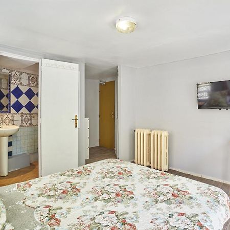 Le Petit Borda Hotel Párizs Kültér fotó